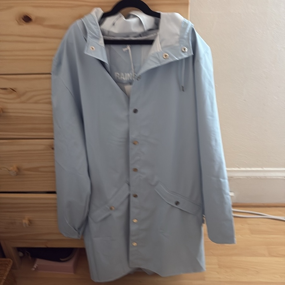 NWT RAINS OS rain jacket Sky color size medium